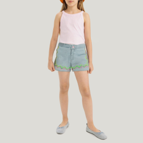 Girls' short jeans with wavy stripes embroidery